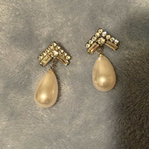 Vintage Faux Pearl drop earrings with Rhinestone’s. - Picture 16 of 16